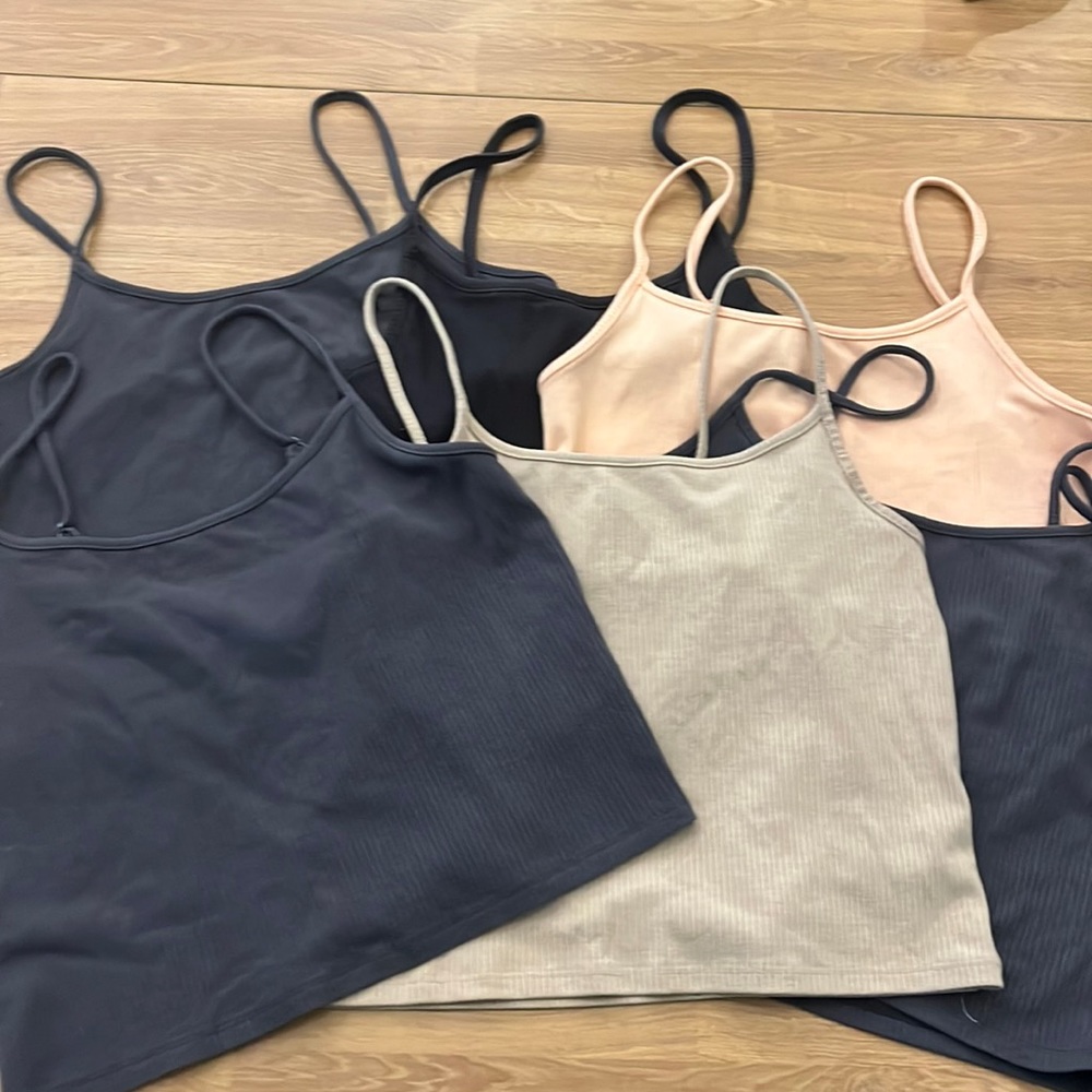 Lot of 6 AE cropped tanks